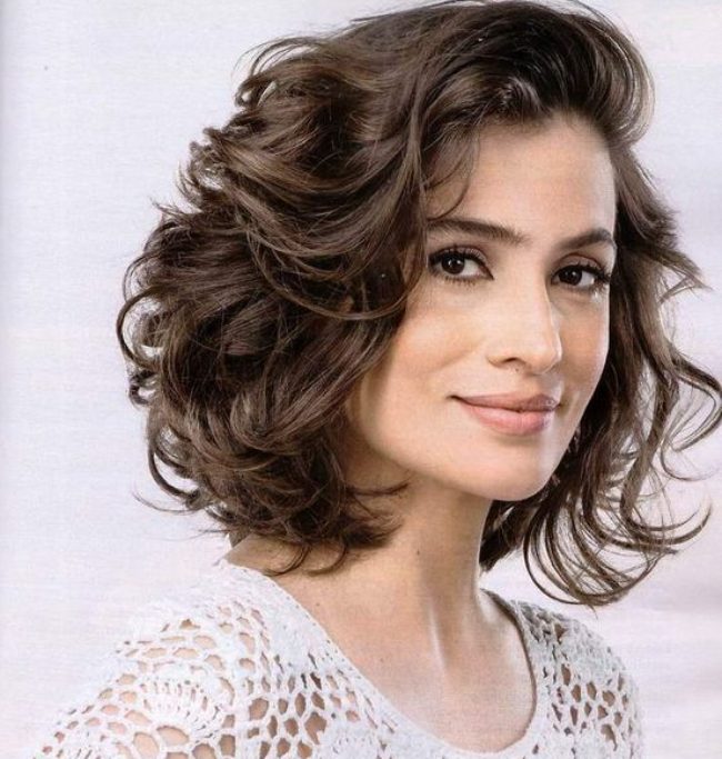 Collarbone Bob with Soft Waves Collarbone Bob with Soft Waves — Winter Haircuts for Women Over 60