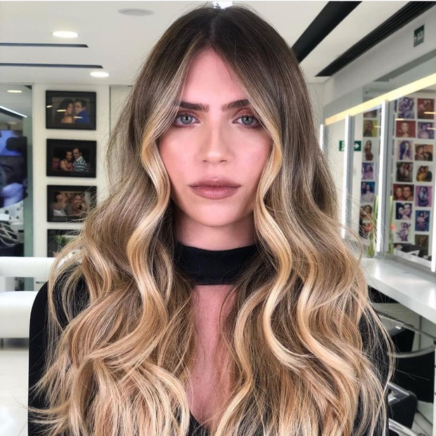 High-Contrast Blonde Balayage on Dark Brown High-Contrast Blonde Balayage on Dark Brown — Winter Balayage