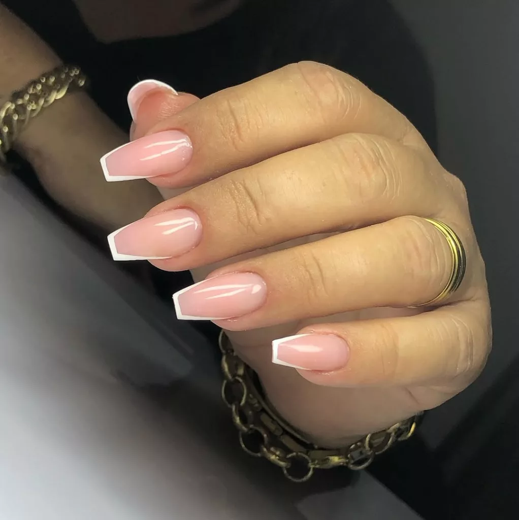 Glossy Medium Coffin Classic White French Glossy Medium Coffin Classic White French — Winter French Tip Nails