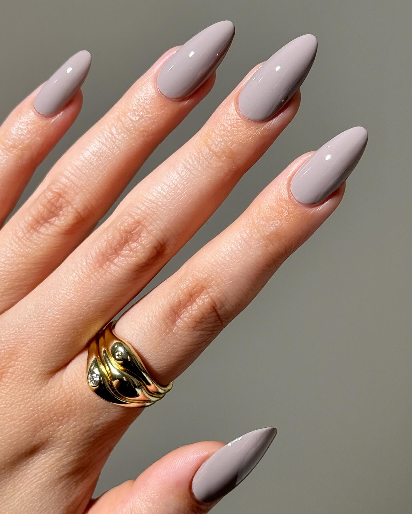 Medium Stiletto Cool Light Grey-Beige Glossy Nails — Everyday Winter Nails