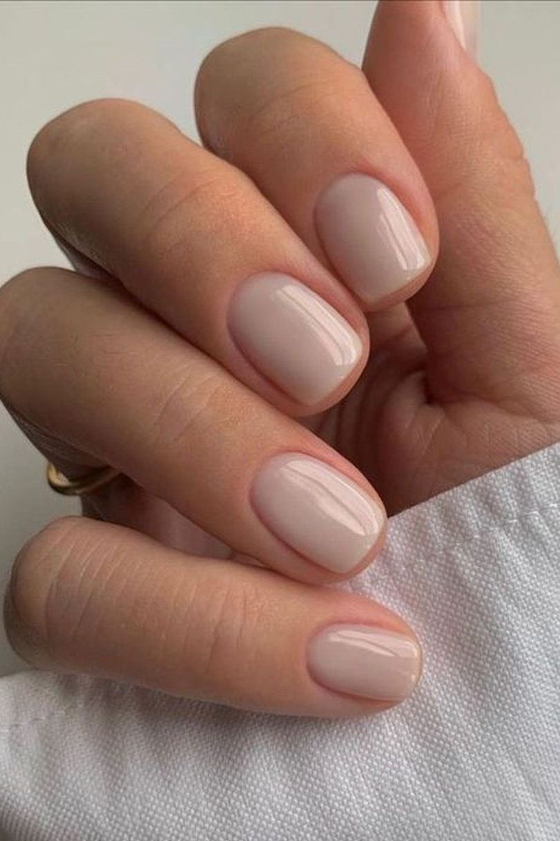 Glossy Pale Beige Pink Short Oval Nails Glossy Pale Beige Pink Short Oval Nails — Natural Winter Nails