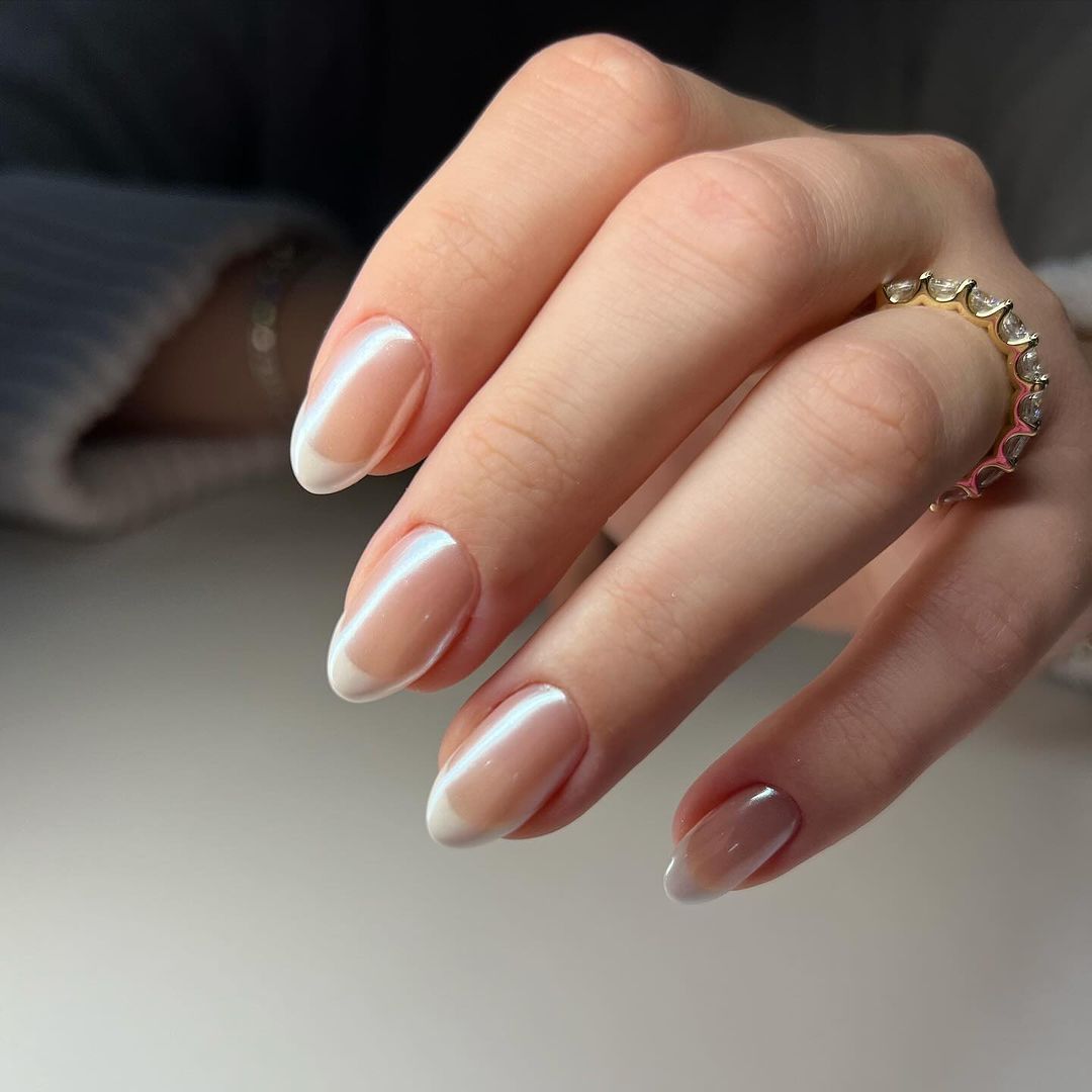 Pearlescent Shimmer French Oval Nails Pearlescent Shimmer French Oval Nails — Winter Oval Nails