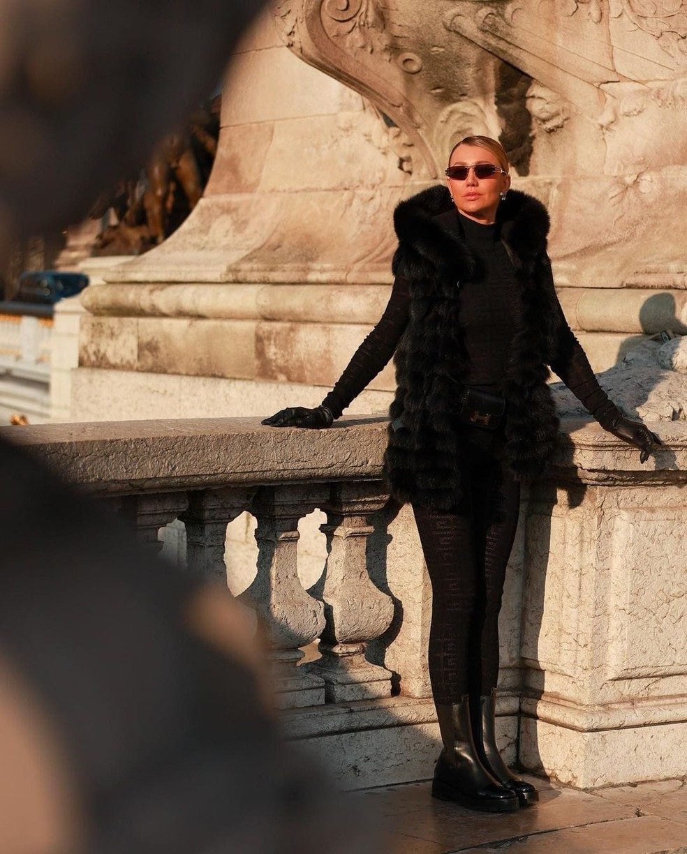Fur-Trimmed Vest Over a Fitted Black Base for a Chic Event — Paris Winter Outfits