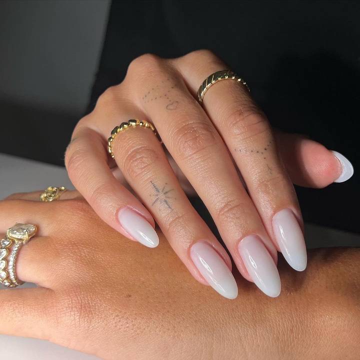 Translucent Milky White Medium Almond Translucent Milky White Medium Almond — Milky White Nails