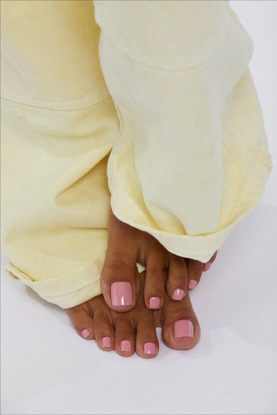 Solid Color Soft Pastel Pink Glossy Toes — Winter Toe Nails