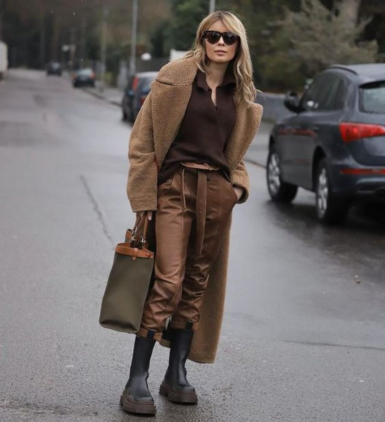 Cozy Teddy Coat in Shades of Brown — Early Winter Outfits