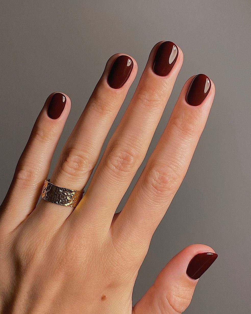Glossy Deep Burgundy Medium Oval Nails Glossy Deep Burgundy Medium Oval Nails — Winter Nails