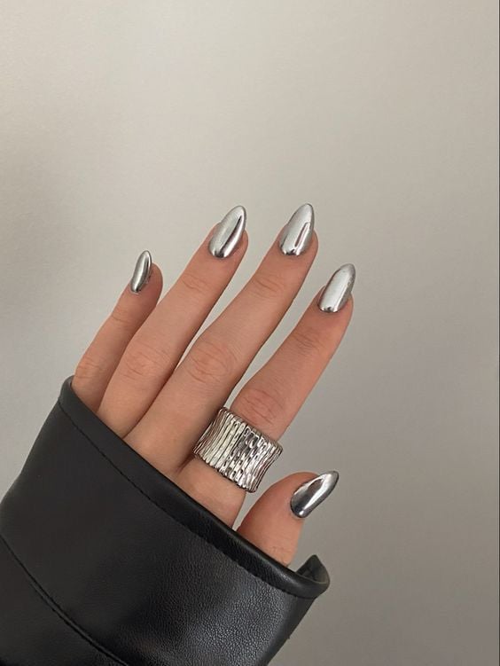 Mirror Shine Silver Chrome Almond Nails — Silver Chrome Nails