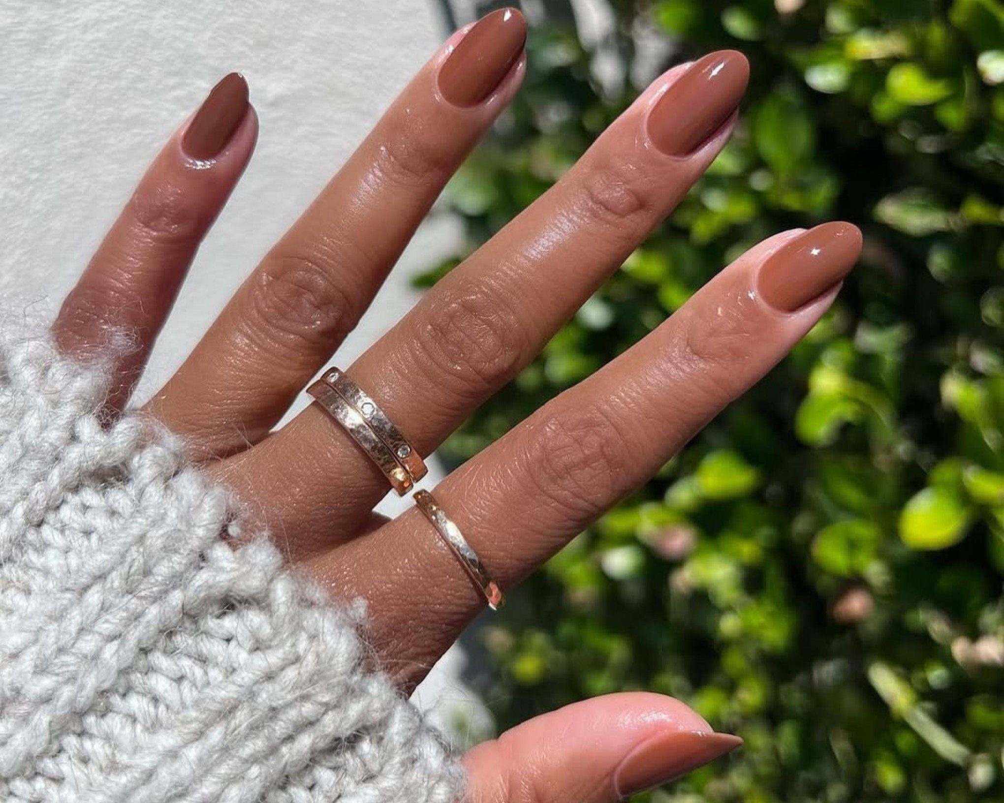 Medium Oval Warm Brown Glossy Nails — Everyday Winter Nails