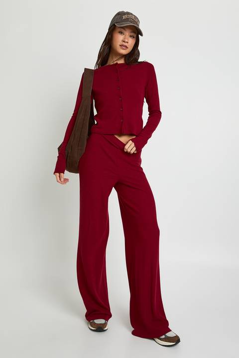 Casual Outfit Idea — Burgundy Outfits