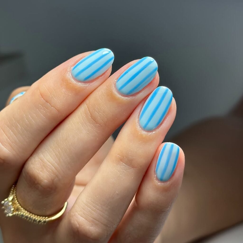 Light Blue with White Diagonal Stripes — Winter Round Nails