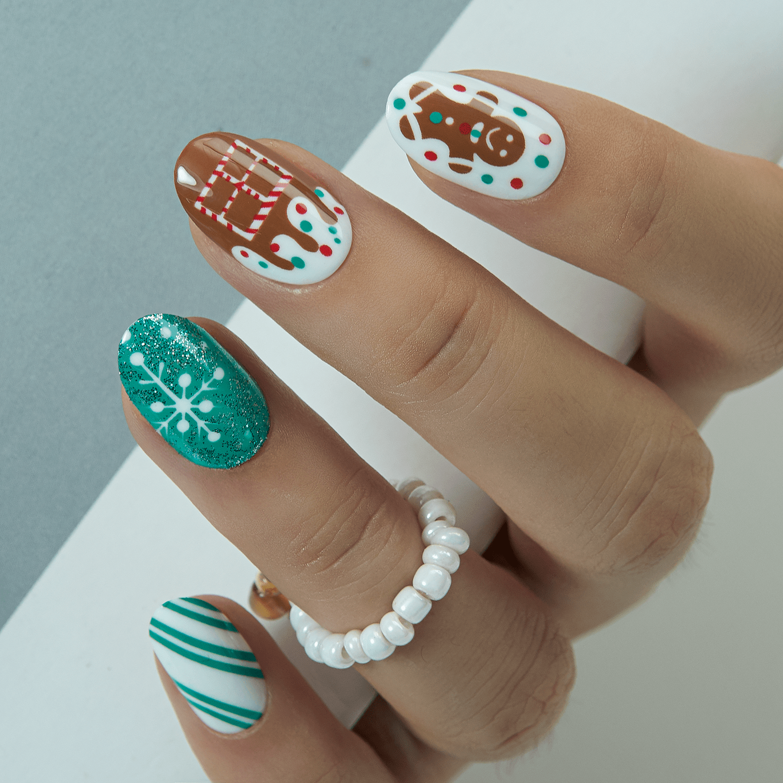 Festive Winter Character Nail Art Festive Winter Character Nail Art — Winter Oval Nails