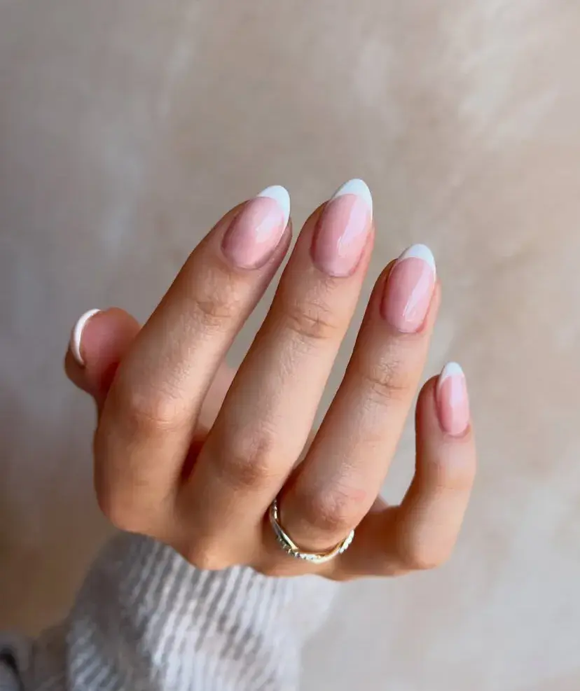 Short Oval Winter Classic White French Short Oval Winter Classic White French — Winter French Tip Nails