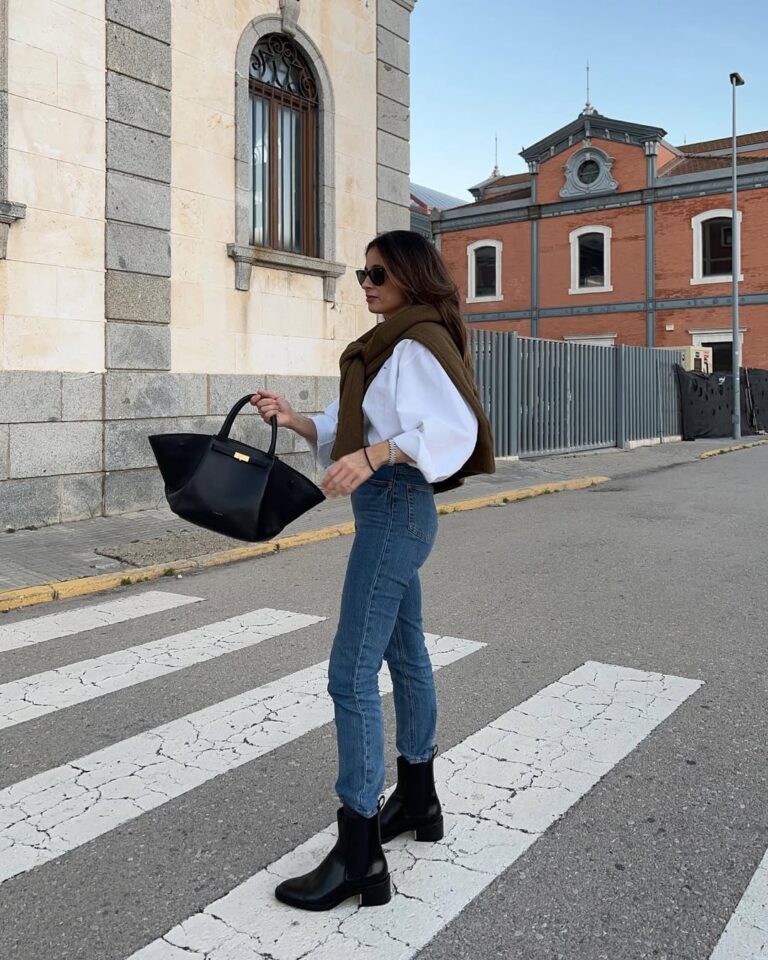 Effortless Casual: Jeans, Blouse, and Leather Ankle Boots — Ankle Boots Outfits