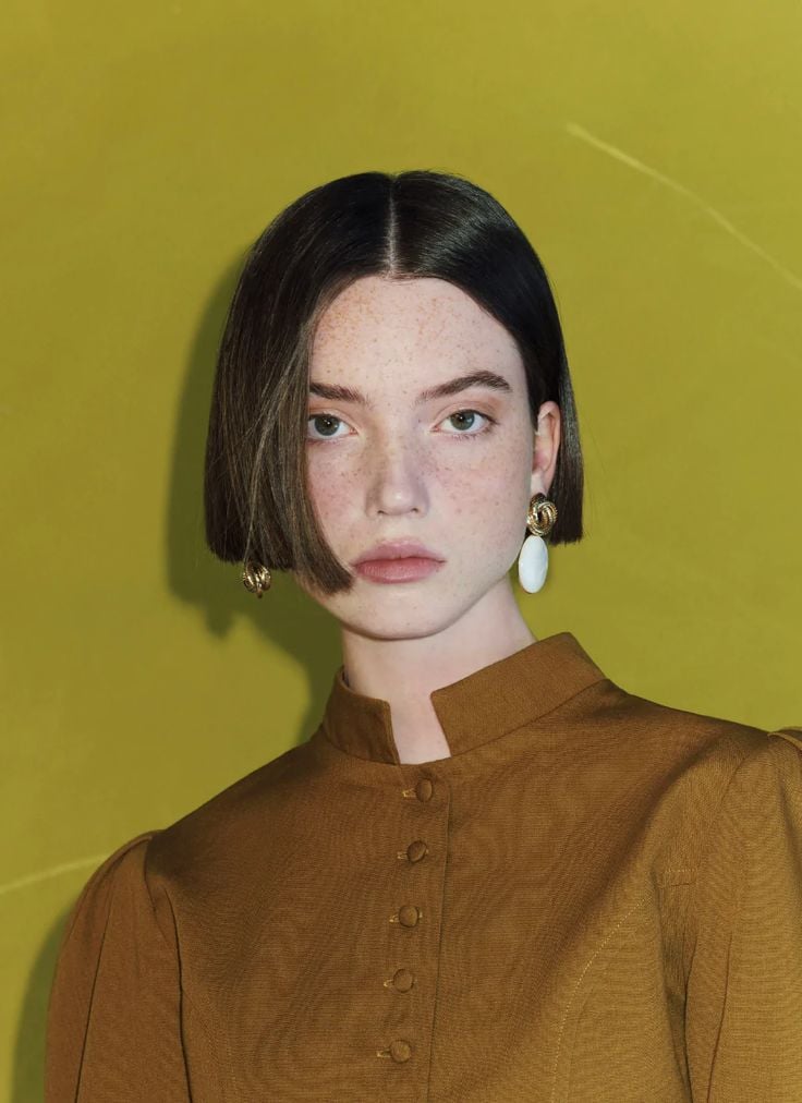Solid Dark Brown Blunt Cut Bob Solid Dark Brown Blunt Cut Bob — Winter Haircuts for Straight Hair