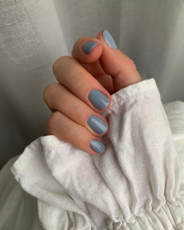 Glossy Medium Gray Short Ovals — Winter Gray Nails