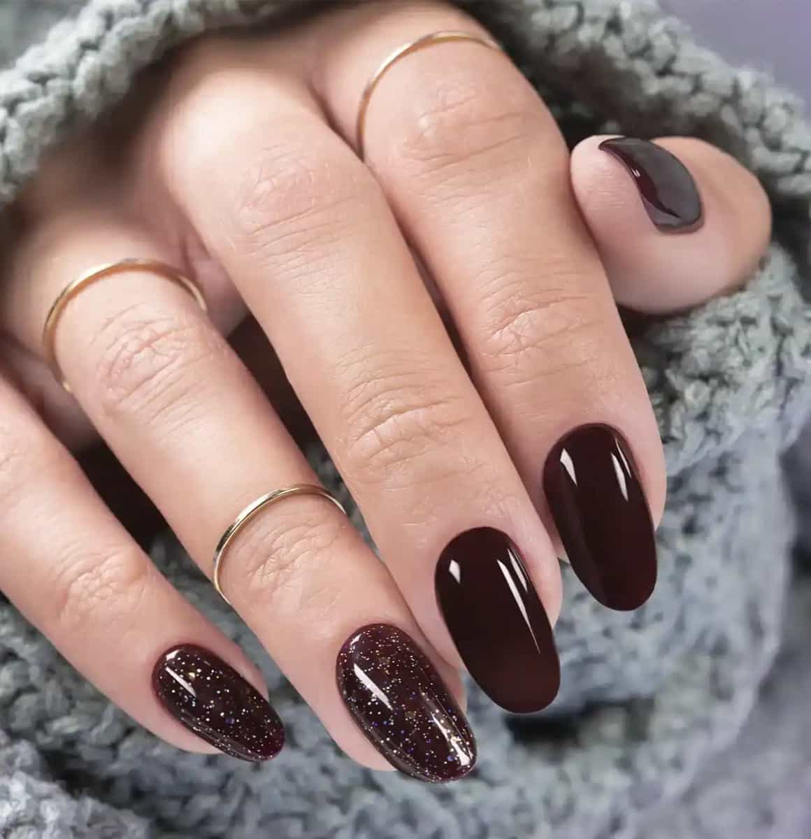 Deep Brown with Gold Glitter Round Nails — Winter Round Nails
