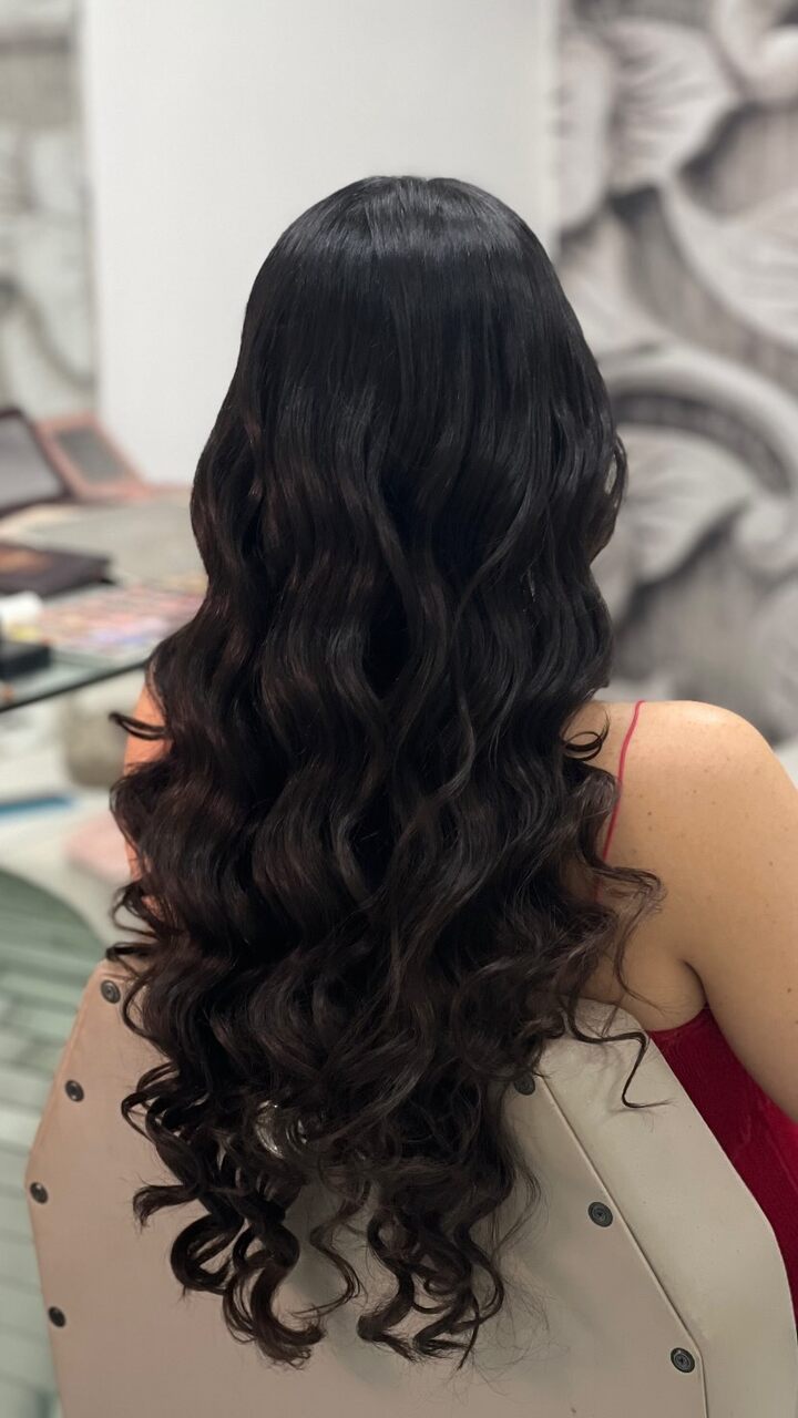 Long Wavy Mid-Back With Subtle Layers Long Wavy Mid-Back With Subtle Layers — Winter Hairstyles for Thick Hair