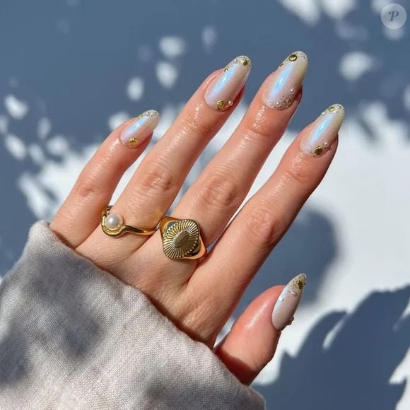 Iridescent Off-White with Gold and Pearl Accents Iridescent Off-White with Gold and Pearl Accents — Winter White Nails