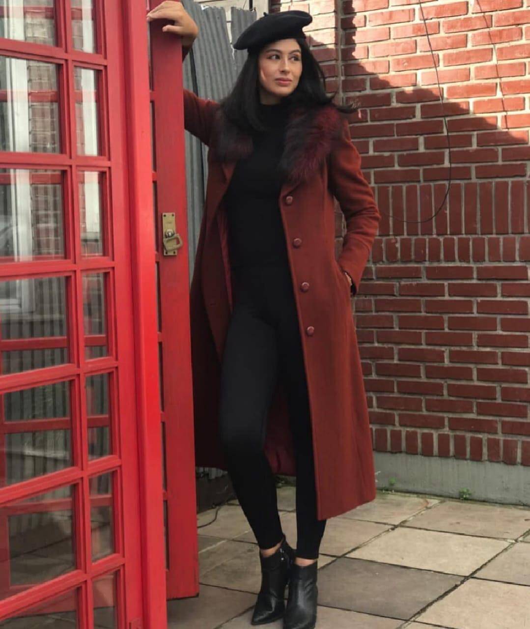 Statement Rust Coat with Fur Collar for Winter Travel Statement Rust Coat with Fur Collar for Winter Travel — Winter Travel Outfits