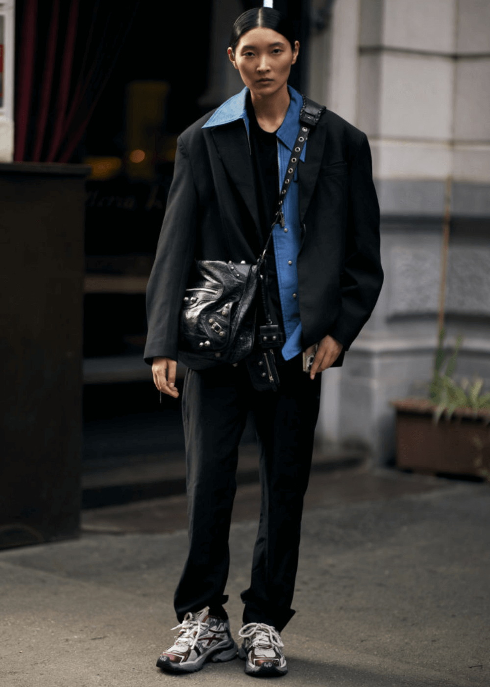 Layered Shirts Under an Oversized Black Blazer Layered Shirts Under an Oversized Black Blazer — Winter Streetwear Outfits