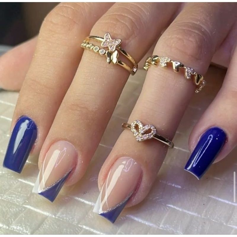 Visual Idea — The Glossy Finish Catches The Light — Winter Square Nails