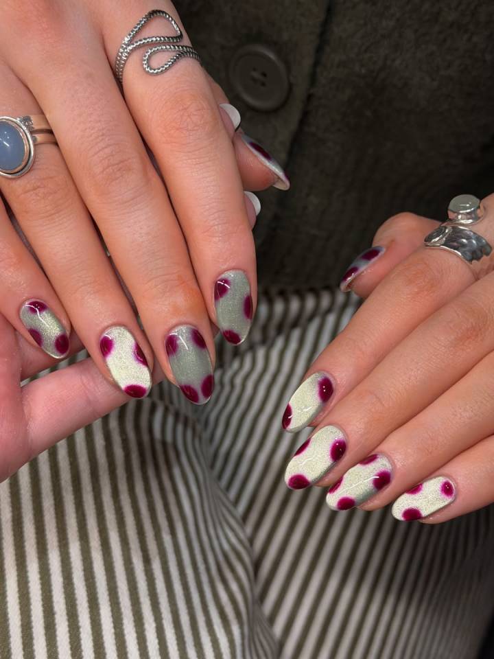 Grey Abstract Dot Cat Eye — Winter Cat Eye Nails