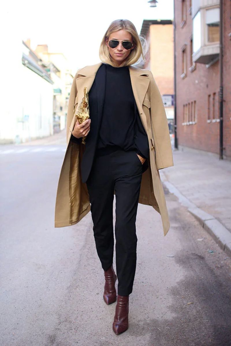 City Chic: Trench Coat, Black Turtleneck, and Brown Ankle Boots City Chic: Trench Coat, Black Turtleneck, and Brown Ankle Boots — Brown Boots Outfits
