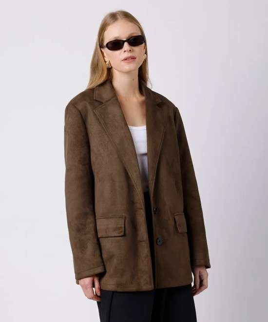 Oversized Suede Blazer for a Sophisticated Petite Look Oversized Suede Blazer for a Sophisticated Petite Look — Winter Outfits for Petite Women