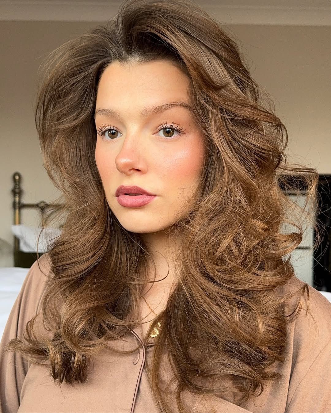Voluminous Brown Waves With Subtle Highlights Voluminous Brown Waves With Subtle Highlights — Long Winter Haircuts