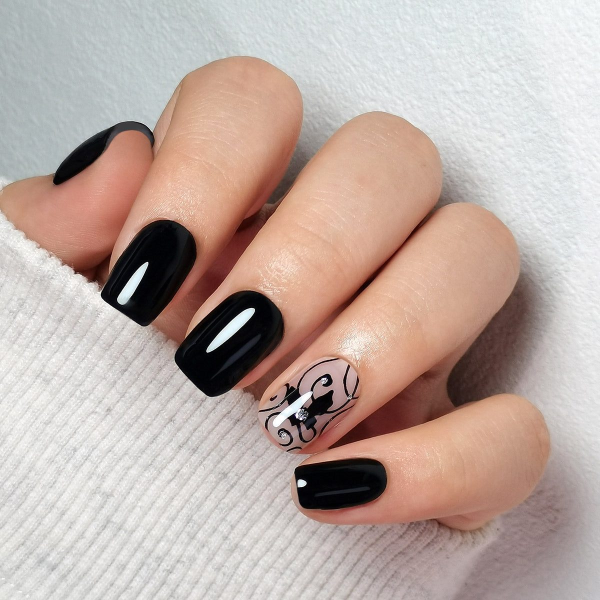 Glossy Black Floral Art Accent Nails Glossy Black Floral Art Accent Nails — Short Winter Nails
