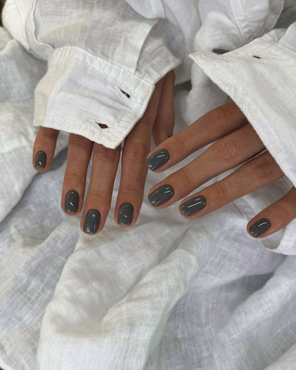 Deep Glossy Gray Short Squares — Winter Gray Nails