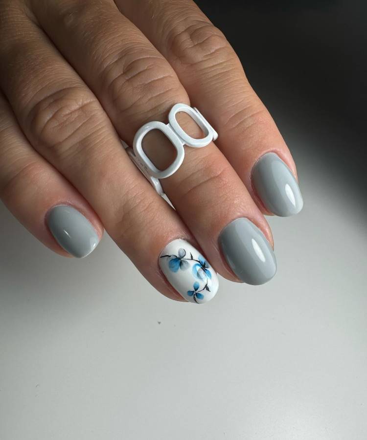 Grey With Blue Floral Accent Nails Grey With Blue Floral Accent Nails — Short Winter Nails