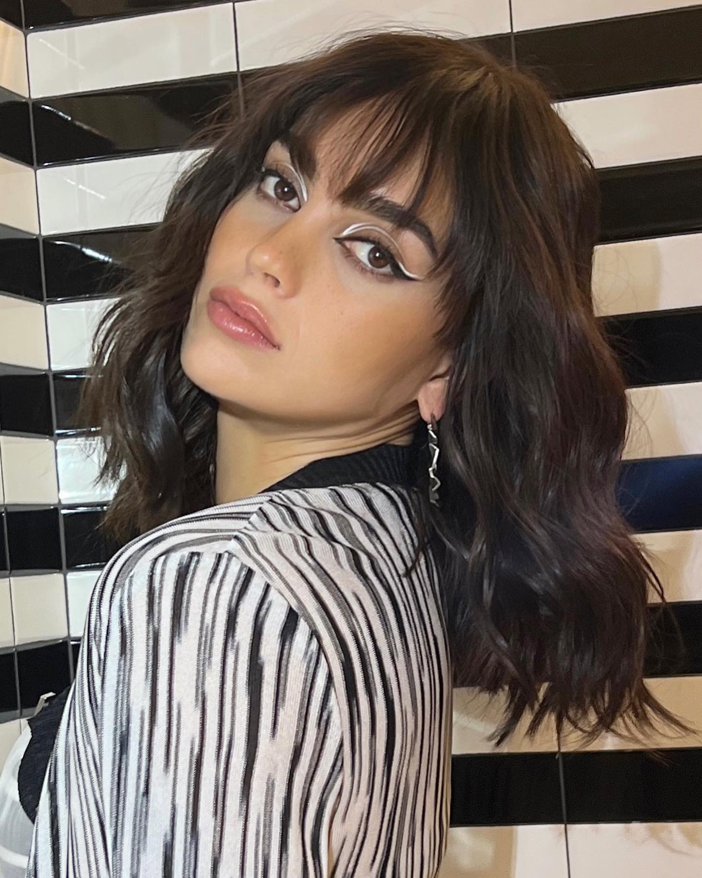 Collarbone Lob with Curtain Bangs — Winter Haircuts with Bangs