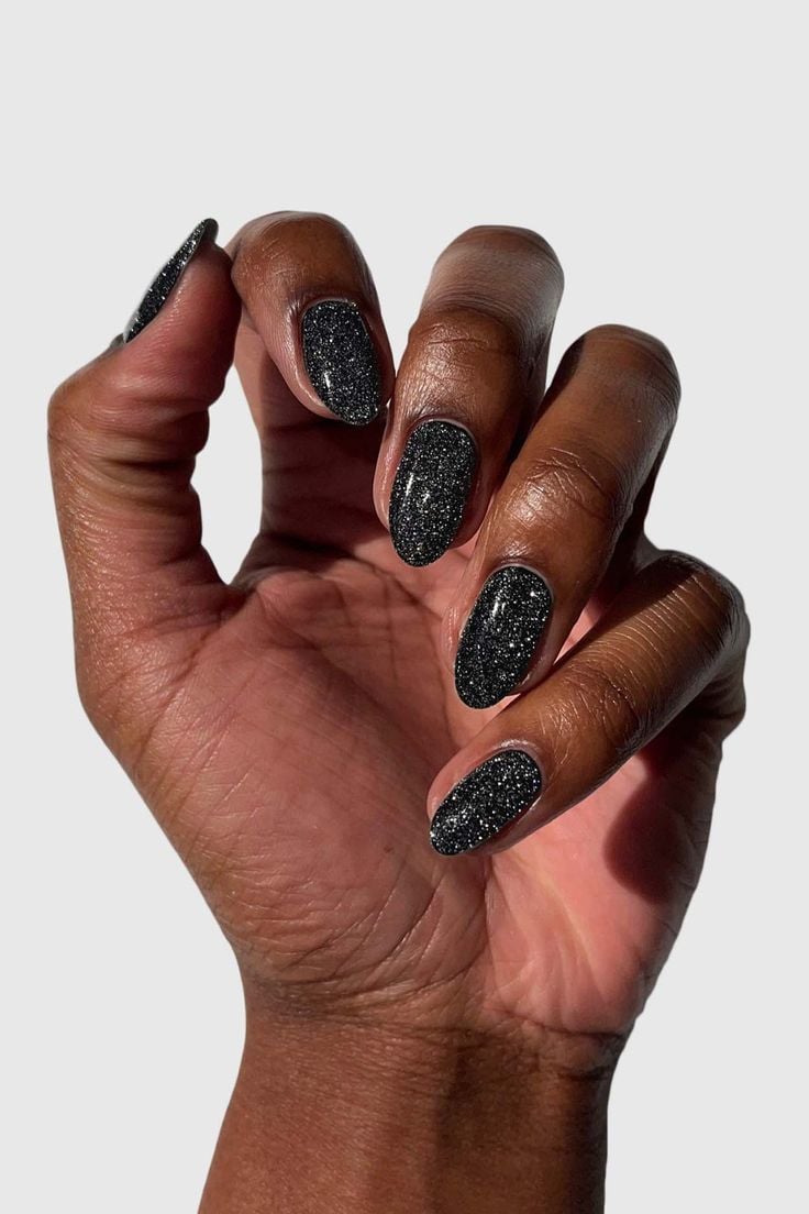 Black Silver Glitter Oval Nails Black Silver Glitter Oval Nails — Winter Dip Powder Nails