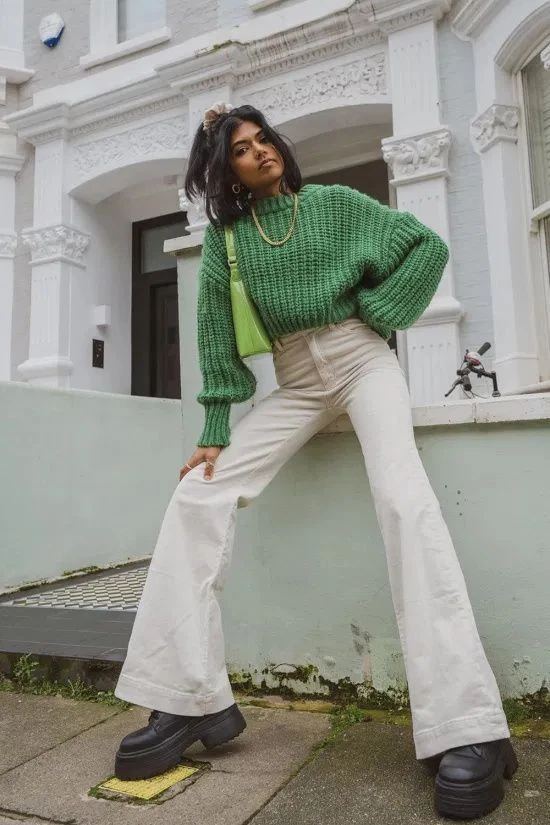 Vibrant Green Knit Sweater with Cream Jeans Vibrant Green Knit Sweater with Cream Jeans — Winter Streetwear Outfits