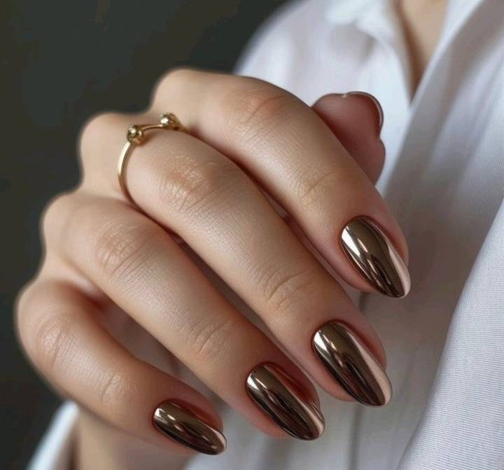 Warm Bronze Chrome Oval Nails Warm Bronze Chrome Oval Nails — Winter Chrome Nails