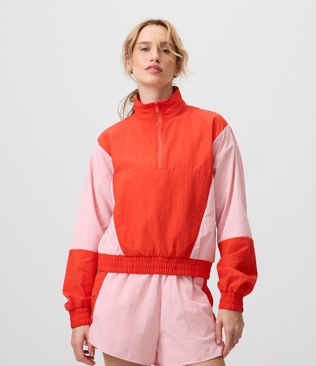 Color-Blocked Half-Zip Pullover for a Playful Workout Color-Blocked Half-Zip Pullover for a Playful Workout — Winter Workout Outfits