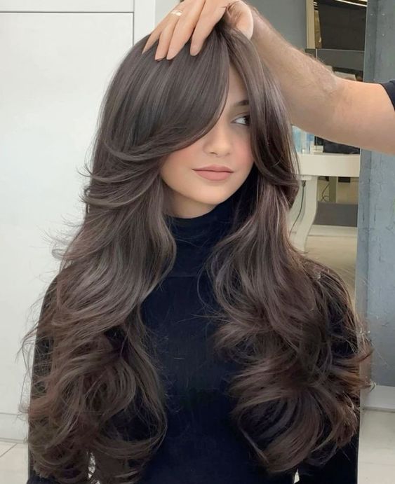 Mid-Back Wavy With Side-Swept Bangs Mid-Back Wavy With Side-Swept Bangs — Mushroom Brown Hair