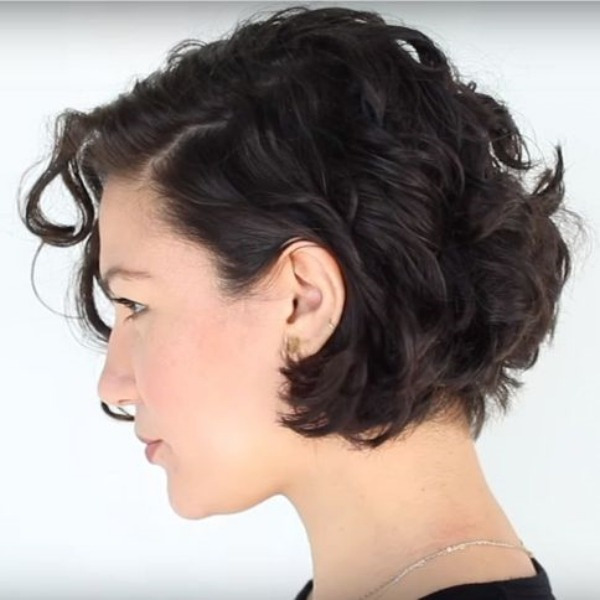 Ear-Length Wavy Bob Air-Dried Ear-Length Wavy Bob Air-Dried — Winter Haircuts for Wavy Hair