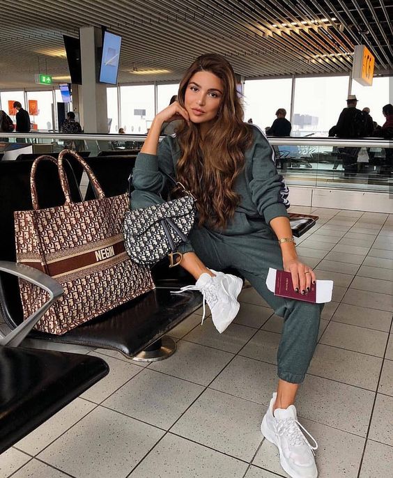 Relaxed Green Tracksuit with Monogrammed Tote for Comfortable Travel — Winter Airport Outfits