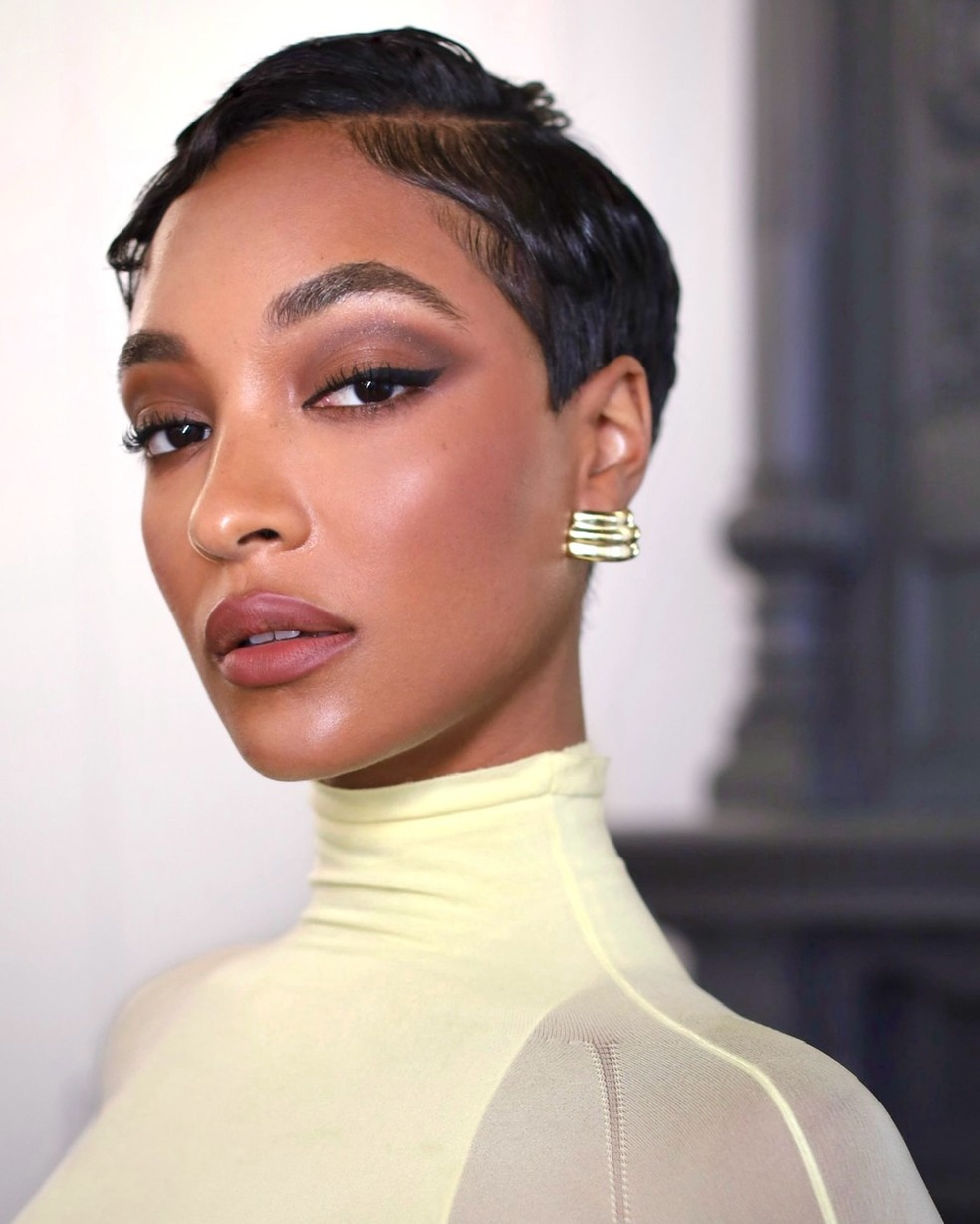 Slicked Dark Brown Pixie Slicked Dark Brown Pixie — Winter Hairstyles