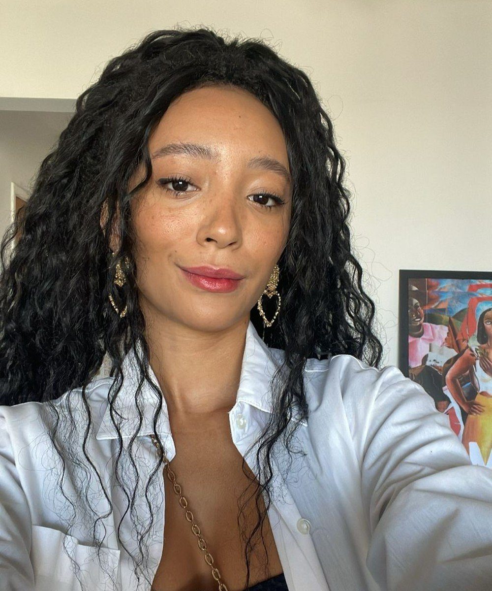 Wavy Braids with Light Brown Highlights — Winter Braid Colors for Black Women