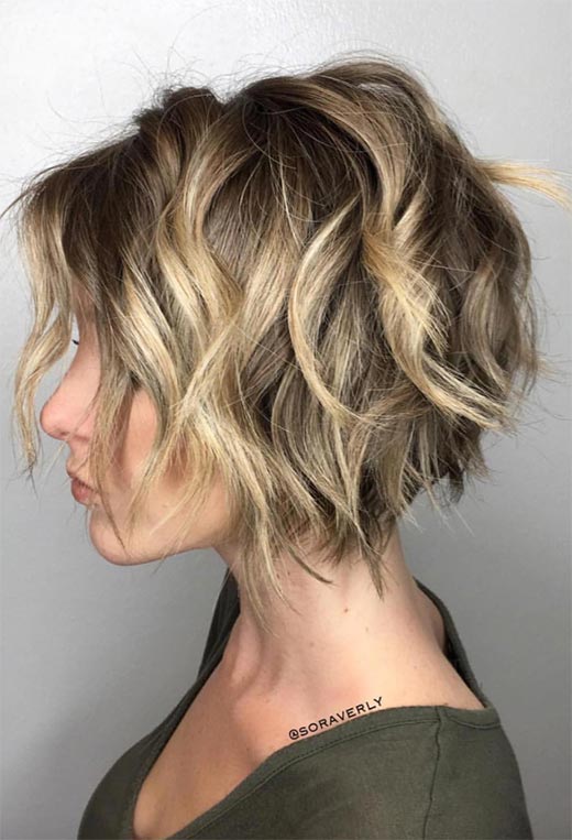 Chin Bob with Wavy Texture Chin Bob with Wavy Texture — Winter Haircuts with Curtain Bangs