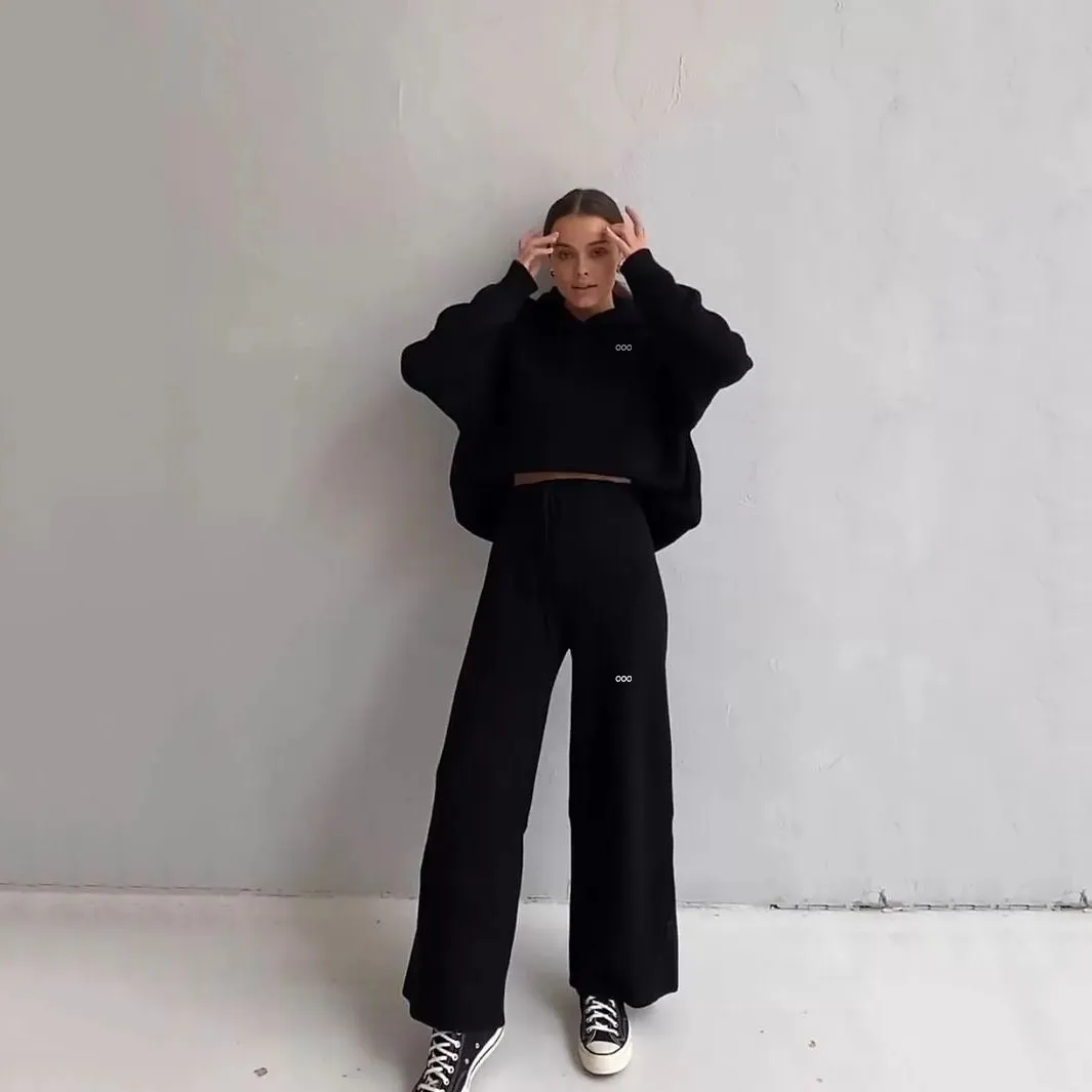 Oversized Knit Hoodie and Wide-Leg Pants for Ultimate Comfort Oversized Knit Hoodie and Wide-Leg Pants for Ultimate Comfort — Winter Workout Outfits