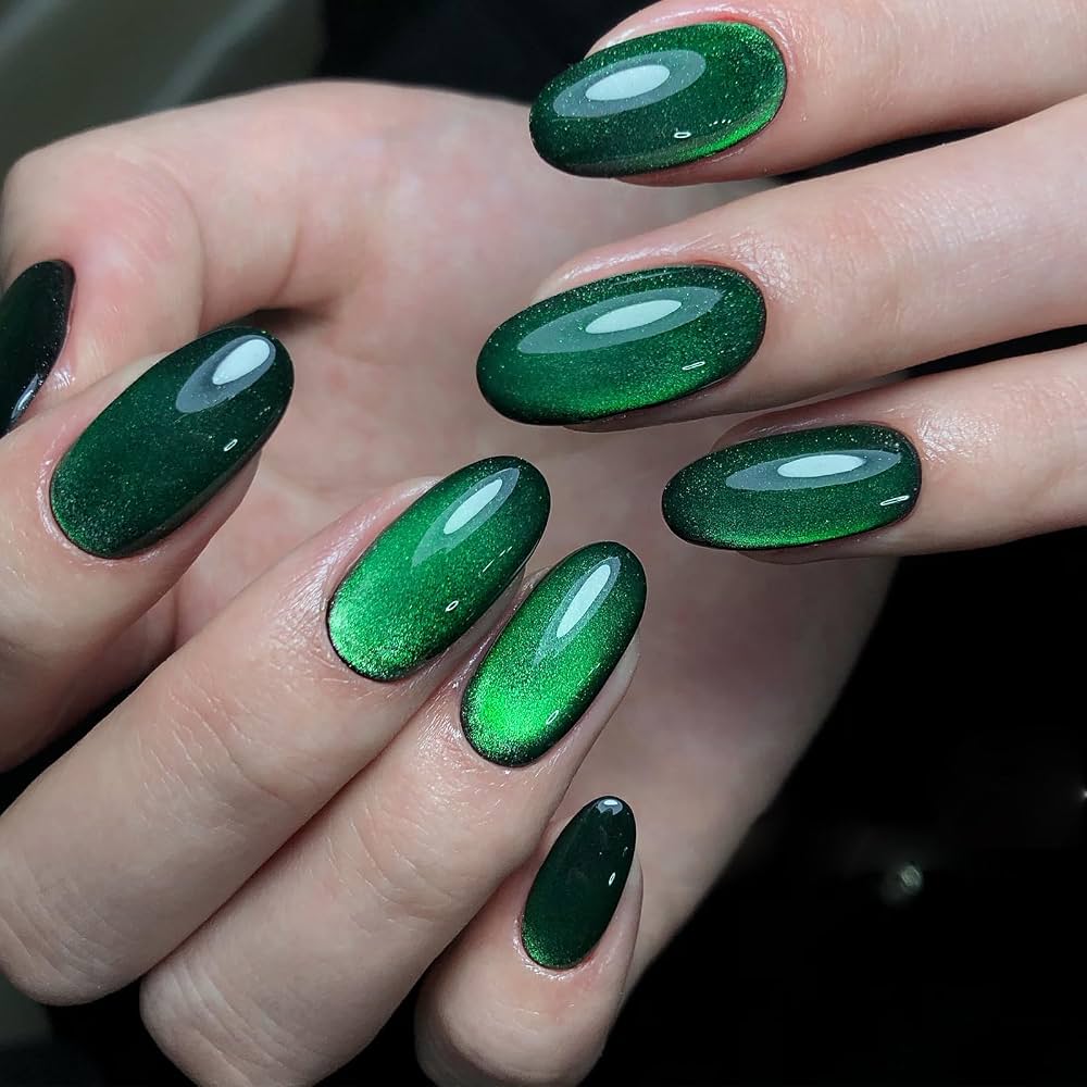 Cat Eye Effect Deep Green Cat Eye — Winter Cat Eye Nails