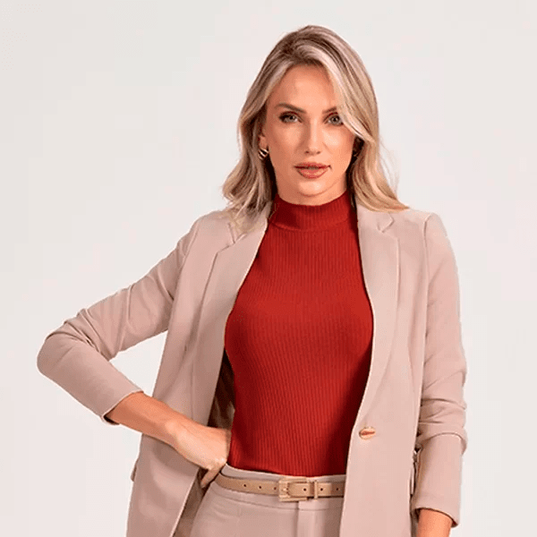 Fitted Red Turtleneck Under Beige Blazer for Business Casual — Turtleneck Outfits