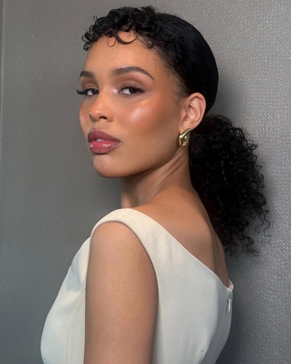 Sleek Nape Ponytail With Face Tendrils Sleek Nape Ponytail With Face Tendrils — Winter Hairstyles for Curly Hair