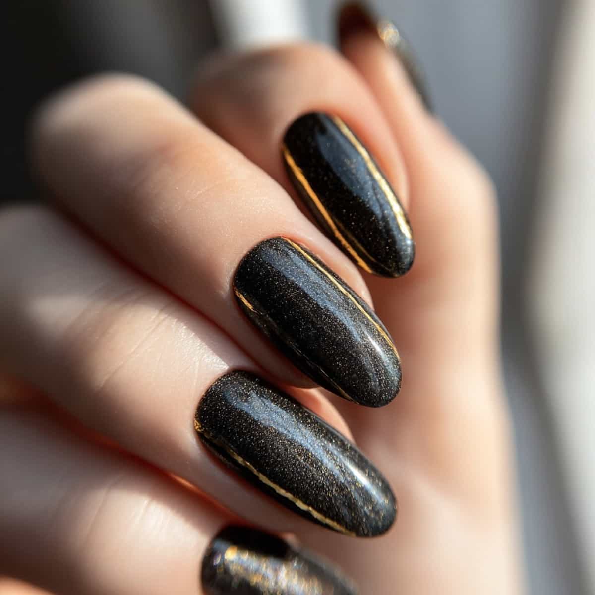 Black Glitter With Gold Line Details Black Glitter With Gold Line Details — Winter Black Nails