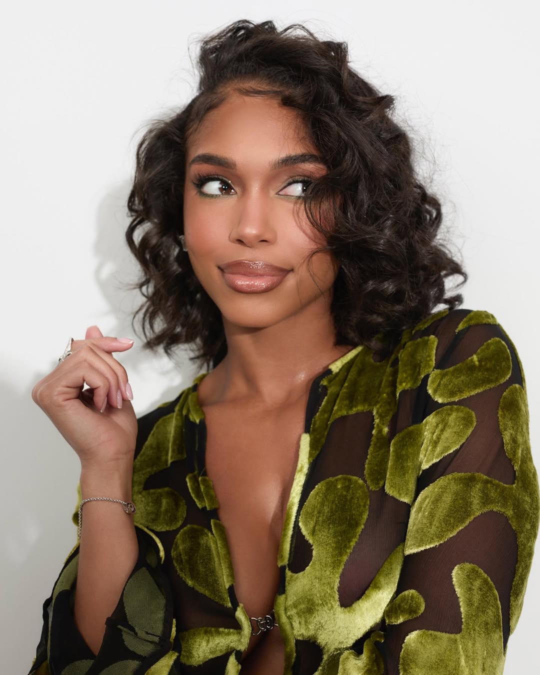 Chin Visual Idea Chin Visual Idea — Winter Natural Hairstyles